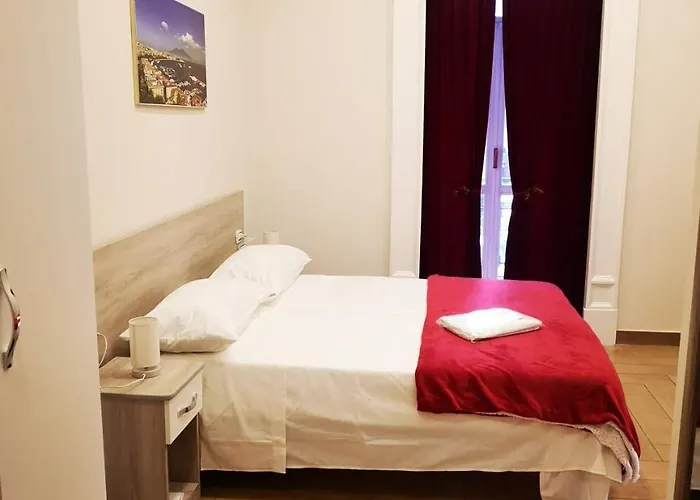 Konukevi Dimora Ruggiero Napoli